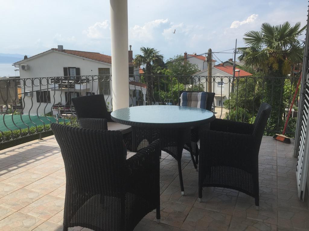 Apartments Antonia Малинска Экстерьер фото