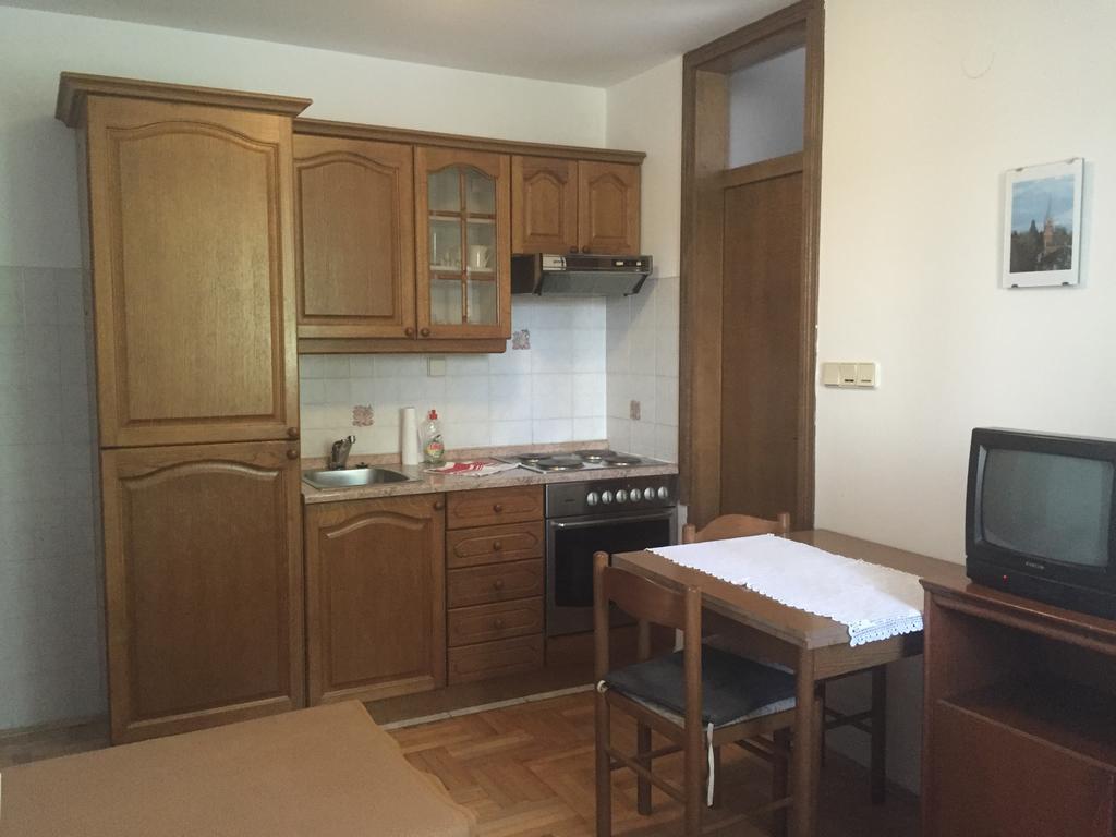 Apartments Antonia Малинска Экстерьер фото