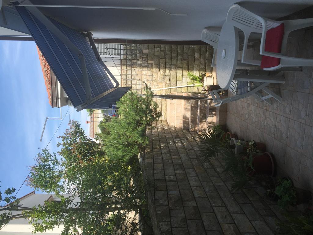 Apartments Antonia Малинска Экстерьер фото