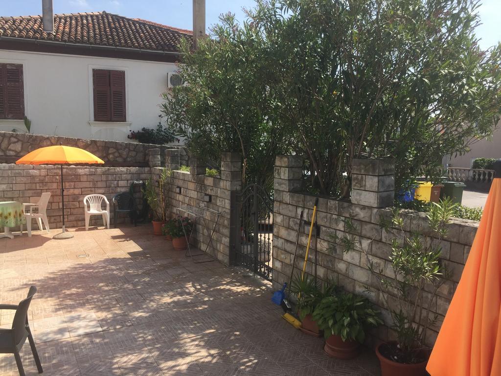 Apartments Antonia Малинска Экстерьер фото