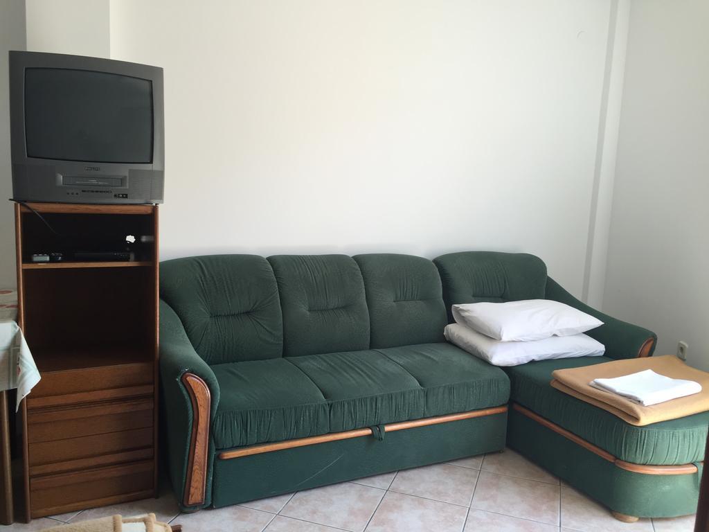 Apartments Antonia Малинска Экстерьер фото