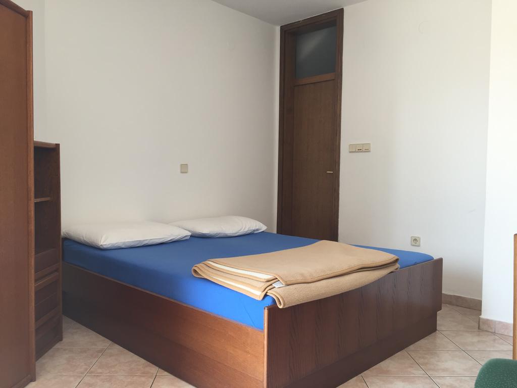 Apartments Antonia Малинска Экстерьер фото