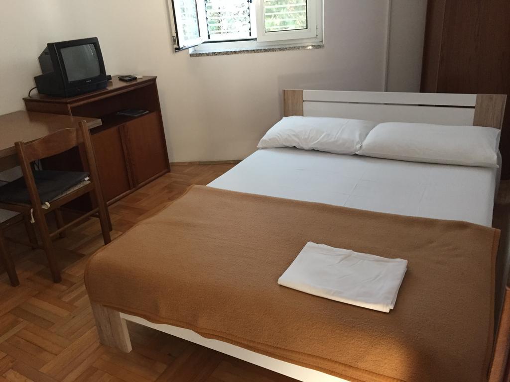 Apartments Antonia Малинска Экстерьер фото
