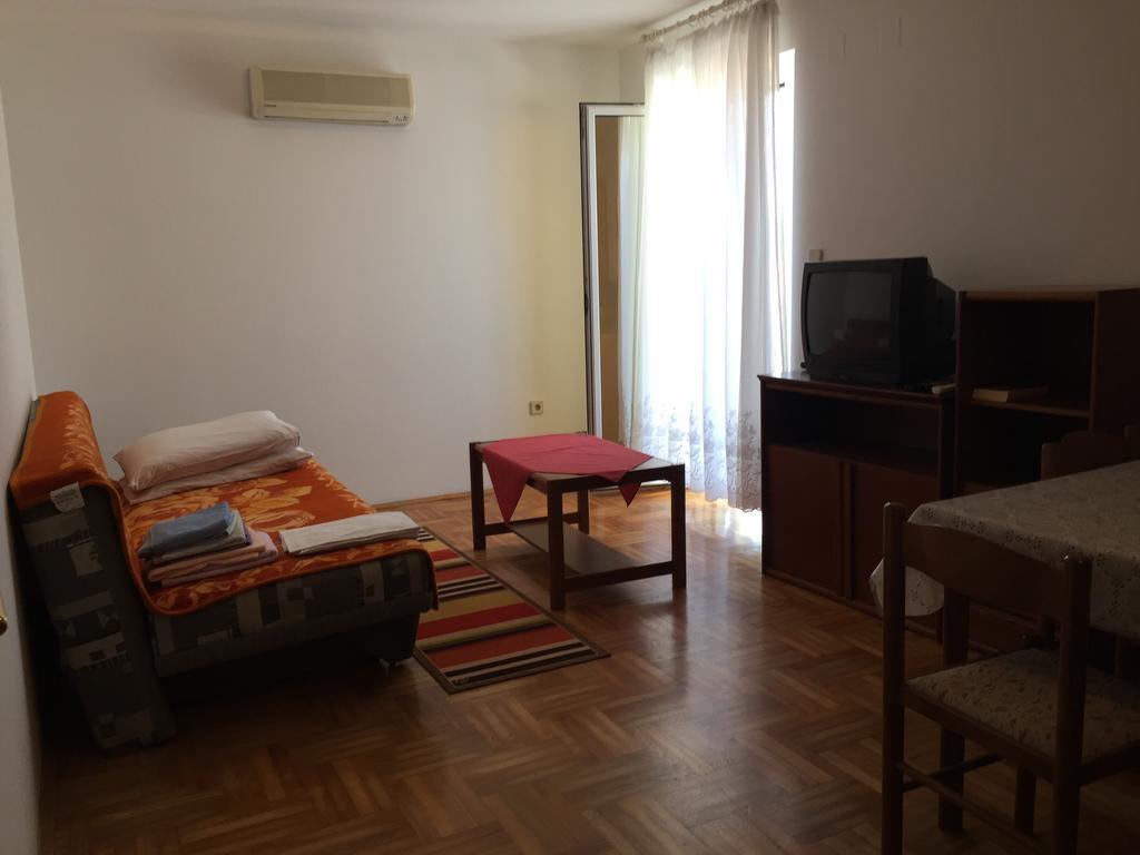 Apartments Antonia Малинска Экстерьер фото