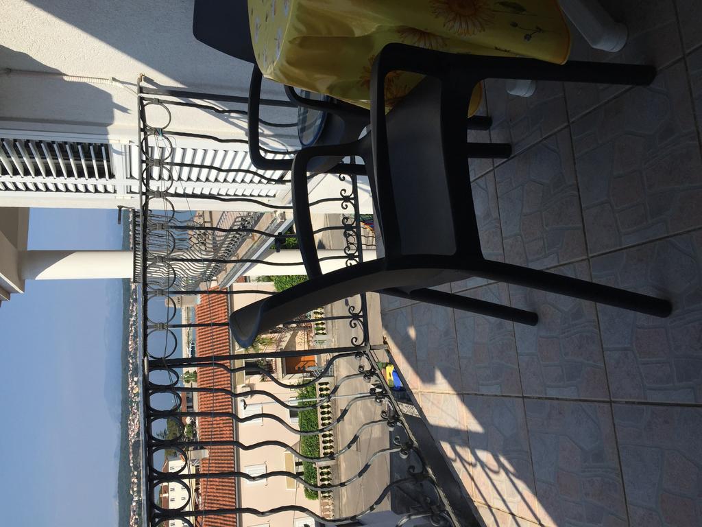 Apartments Antonia Малинска Экстерьер фото