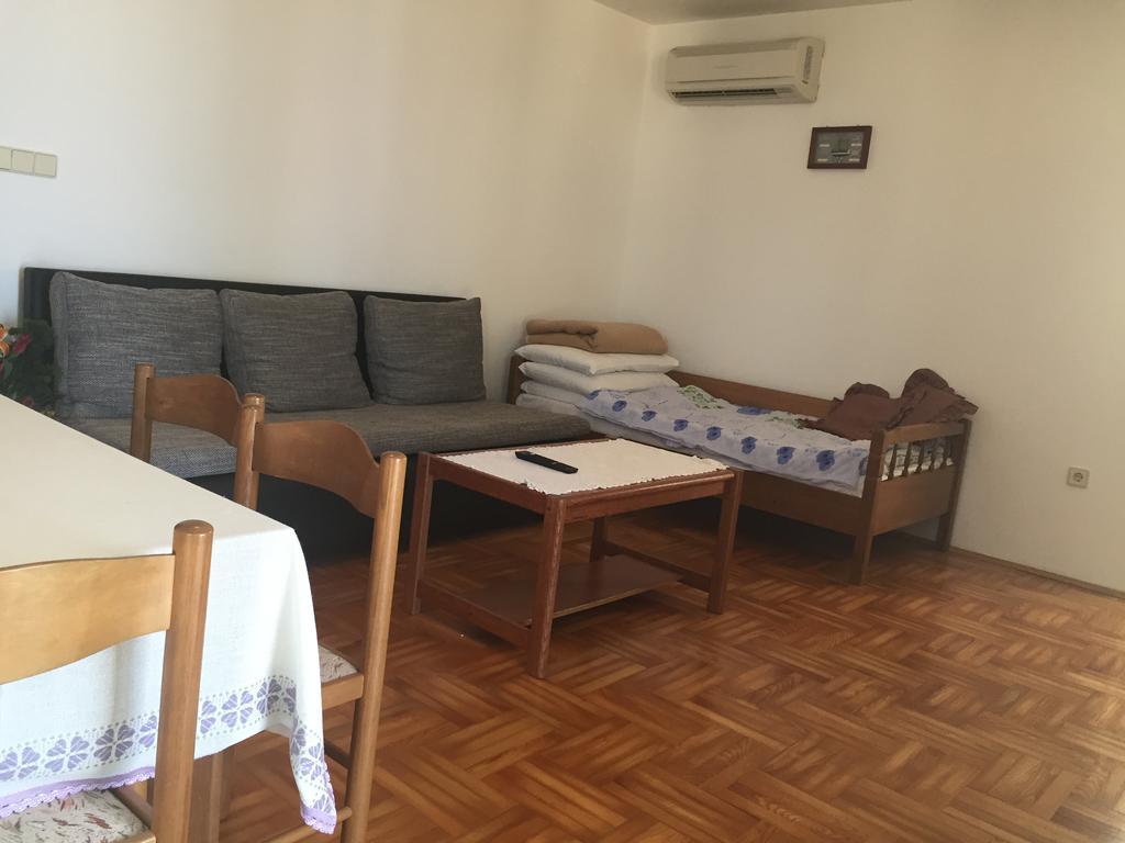 Apartments Antonia Малинска Экстерьер фото