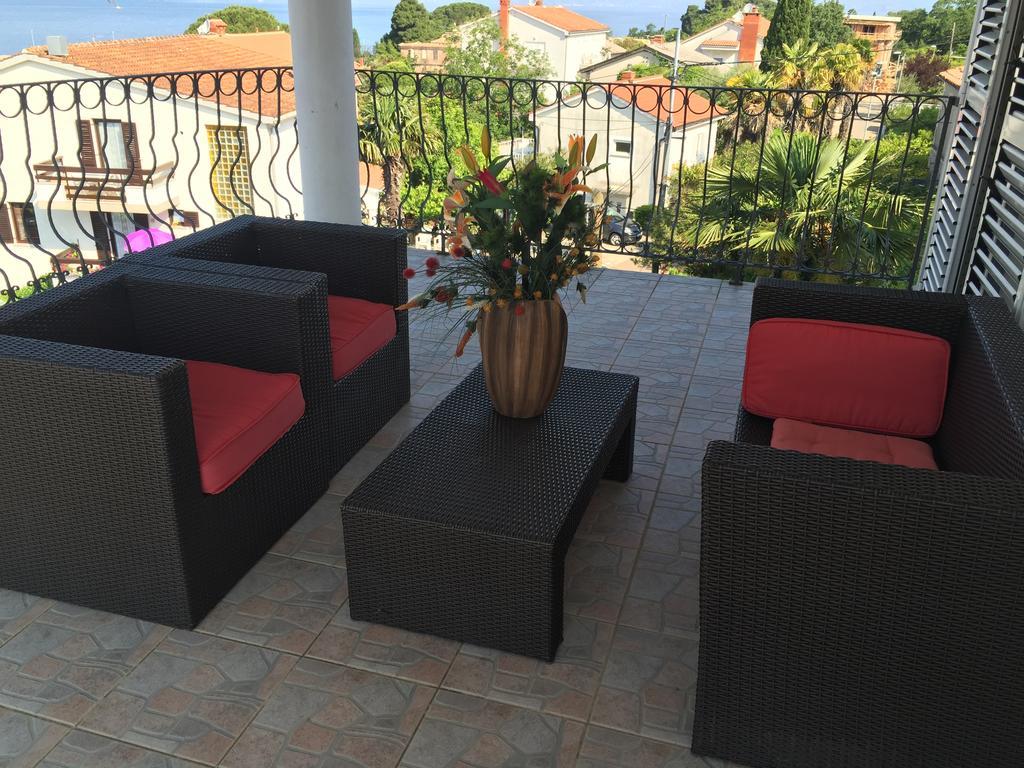 Apartments Antonia Малинска Экстерьер фото