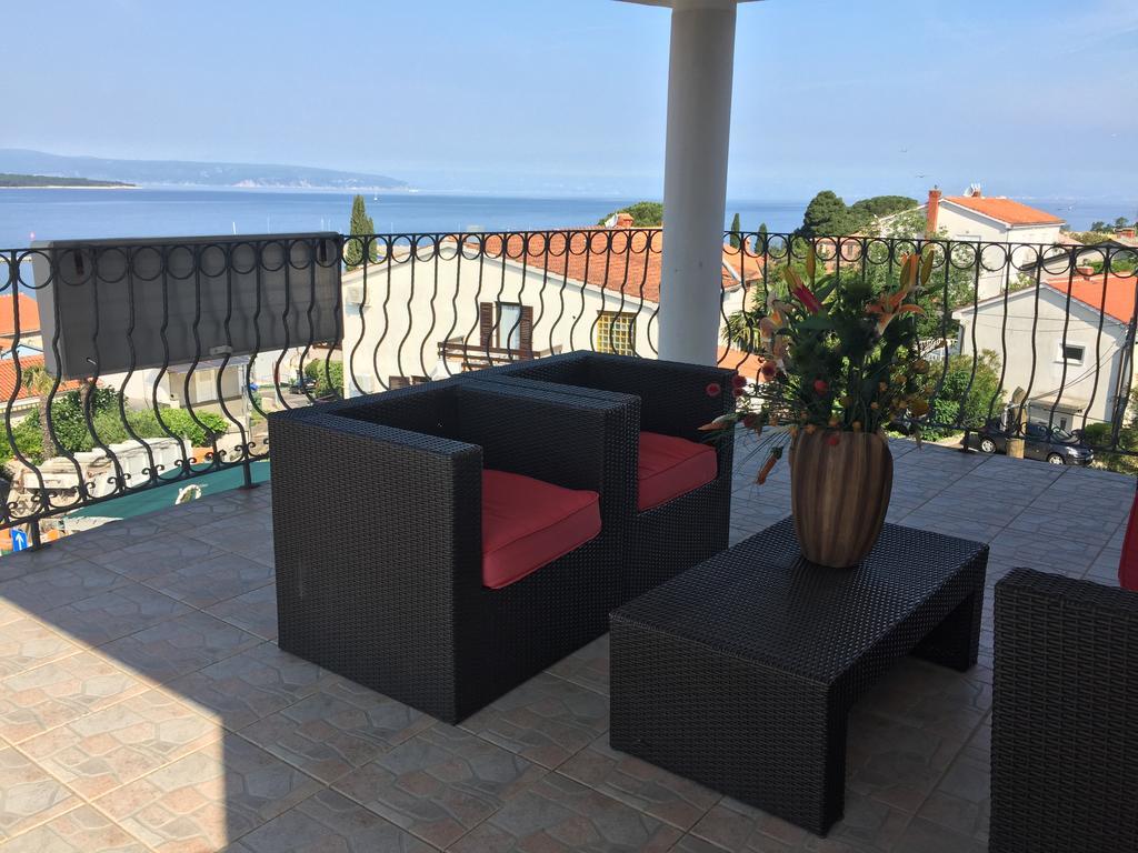Apartments Antonia Малинска Экстерьер фото