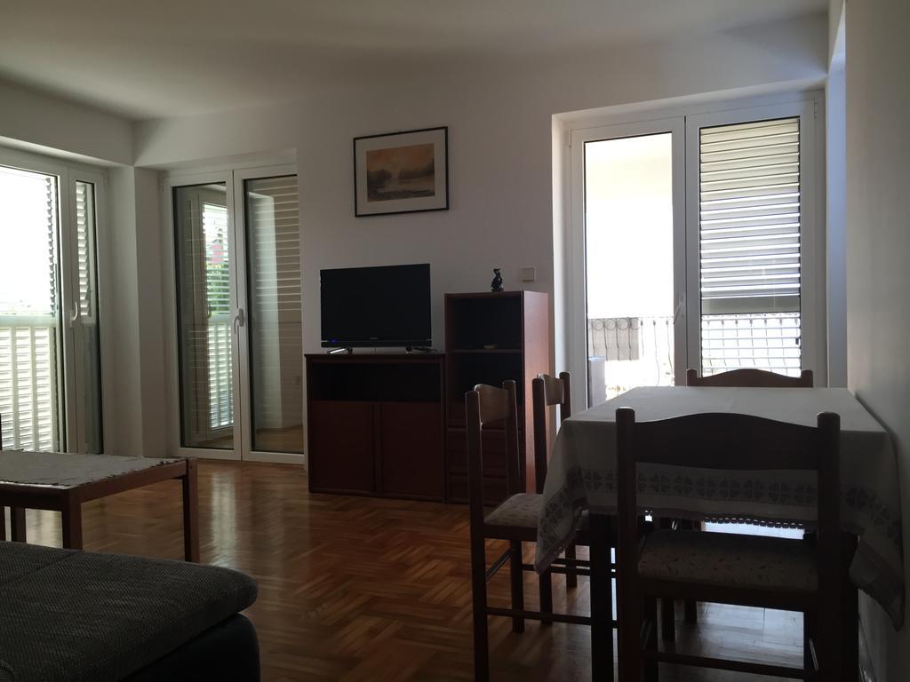 Apartments Antonia Малинска Экстерьер фото